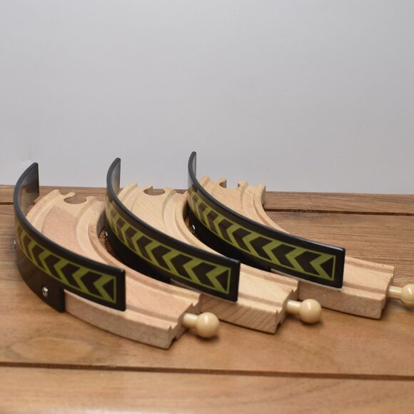 7" Brio Accessories Curved Fenced Tracks Toys Train Scene Wooden Railway x 3 Lot - Picture 1 of 6